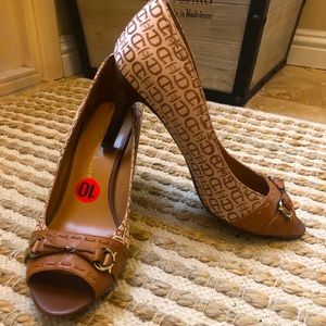 Etienne Aigner peep toe heels size 10